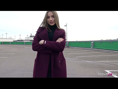 ❤️ GERMAN SCOUT SE YON RÈV TOUCH STEELE, PARKING TELLTALE AK SEXY POU LAJAN ❤️ Porno nan nou ﹏